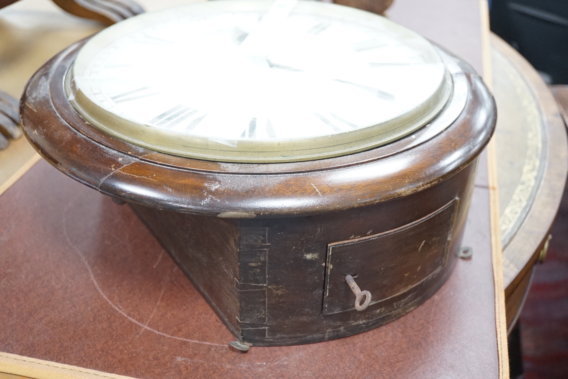 A circular mahogany wall clock, 39cm diameter